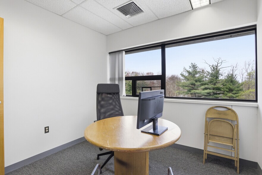 More Photos Of 101 Cambridge St, Burlington Medical For Lease