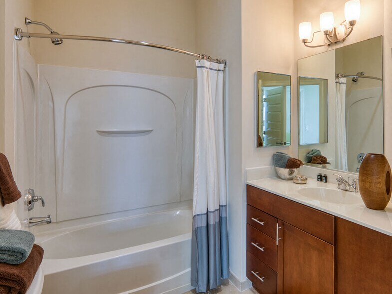 More Photos Of 670 Downey Green, Hampton Apartments For Sale