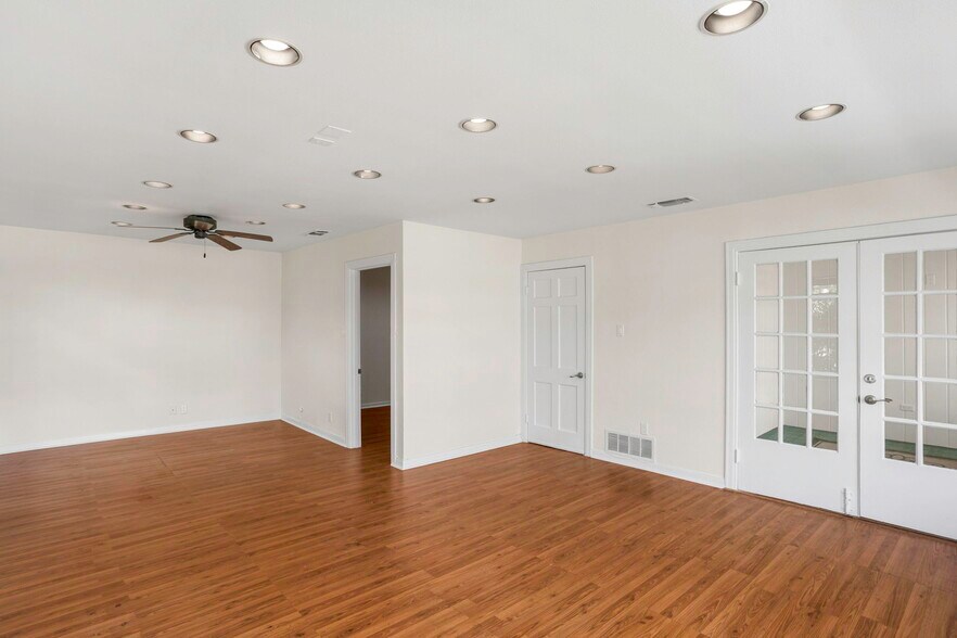 More Photos Of 5600 San Pedro Ave, San Antonio Office Residential For Sale