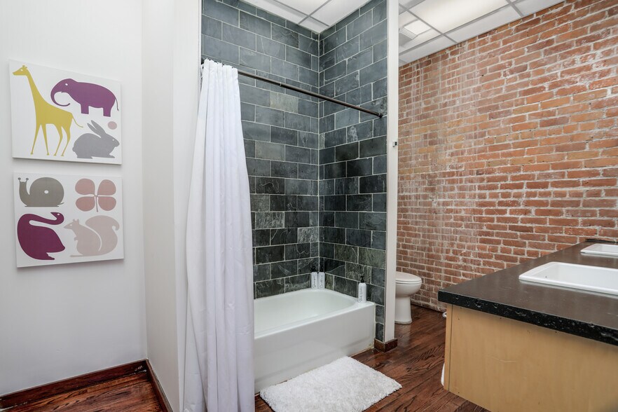 More Photos Of 1528 Gratiot Ave, Detroit Apartments For Sale