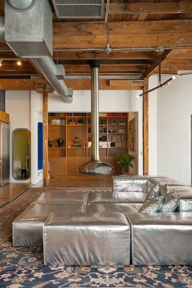 More Photos Of 120 Mildred Ave, Venice Loft Creative Space For Sale