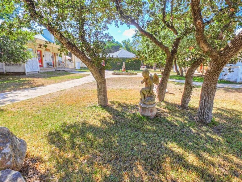 More Photos Of 251 Circle Dr, Wimberley Hospitality For Sale