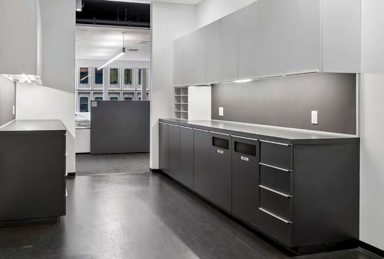 More Photos Of 60 Bloor St W, Toronto Office For Lease
