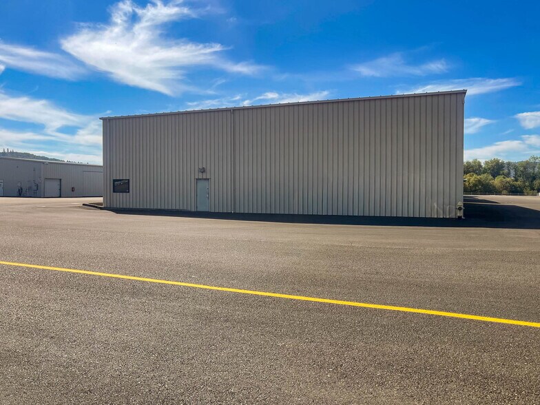 More Photos Of 2815 NW Aviation Dr, Roseburg Warehouse For Sale