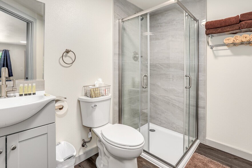 More Photos Of 44618 State Route 20, Concrete Hotel For Sale