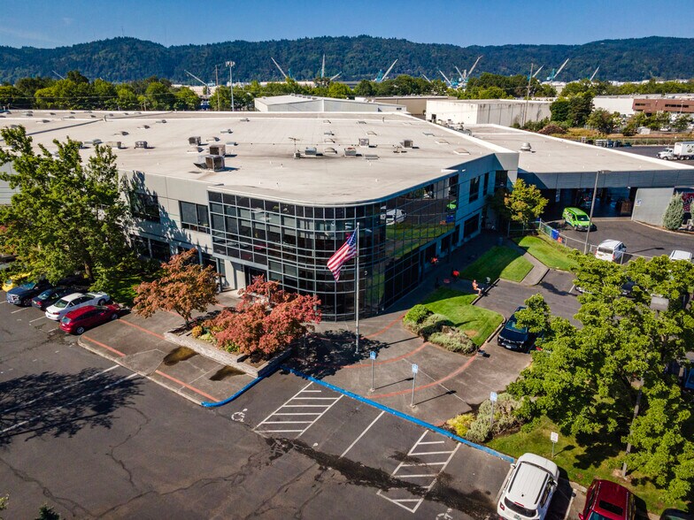 More Photos Of 6800 N Cutter Cir, Portland Distribution For Lease