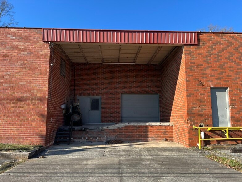 More Photos Of 414 3rd ave, Dalton Warehouse For Lease