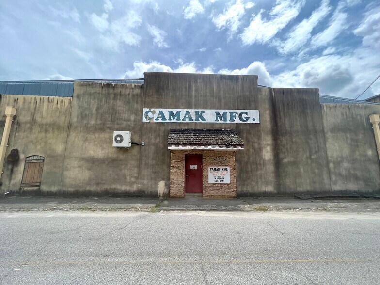 More Photos Of 117 First Ave, Thomson Manufacturing For Sale