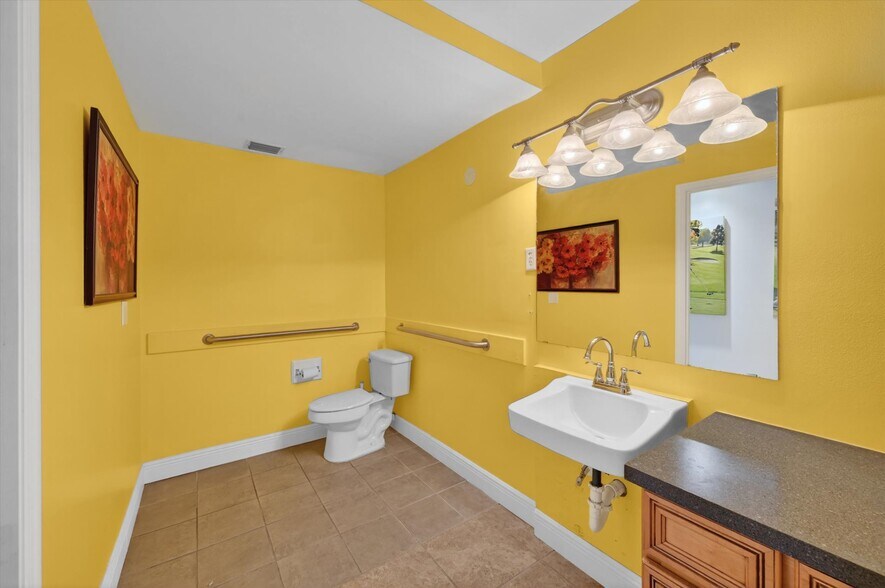 More Photos Of 7 W Main St, Apopka Office For Sale