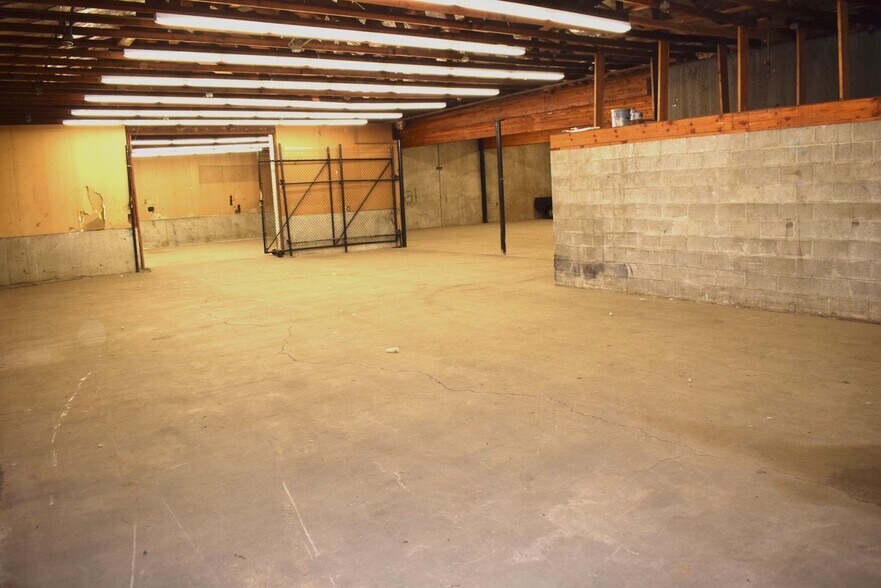 More Photos Of 613 Pacific Ave S, Kelso Distribution For Lease