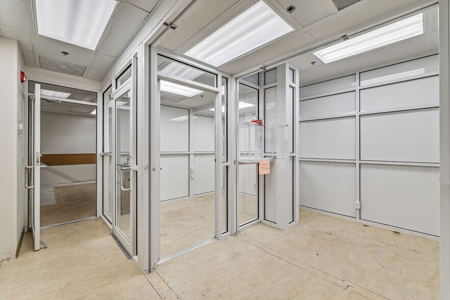 More Photos Of 29 S Chadbourne St, San Angelo Drugstore For Sale