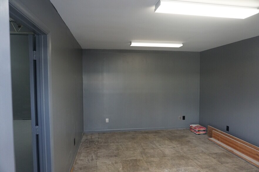 More Photos Of 1042-1048 NE 44th St, Oakland Park Industrial For Lease