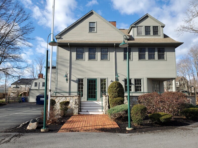 More Photos Of 4 S Main St, Ipswich Storefront Retail Office For Lease