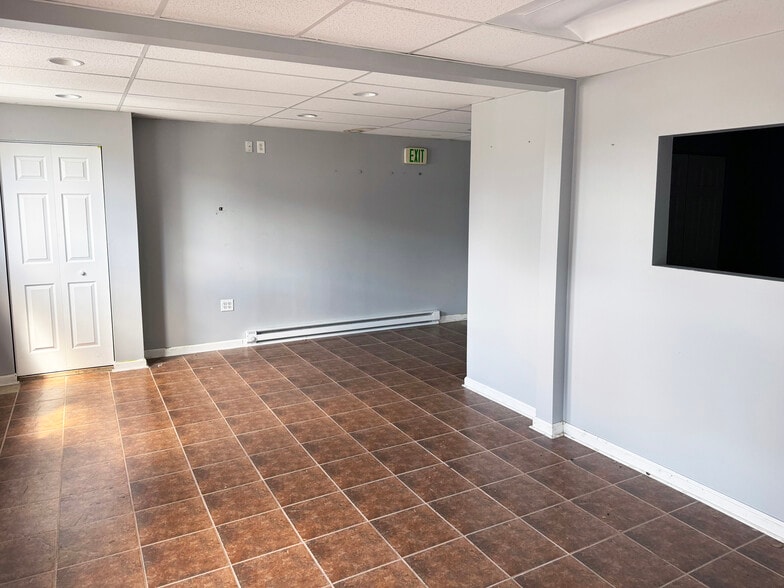 More Photos Of 3010 Hamilton Ave, Baltimore Warehouse For Sale