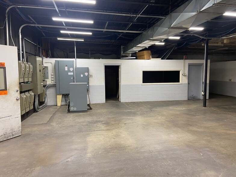 More Photos Of 6222 Webster St, Dayton Warehouse For Lease