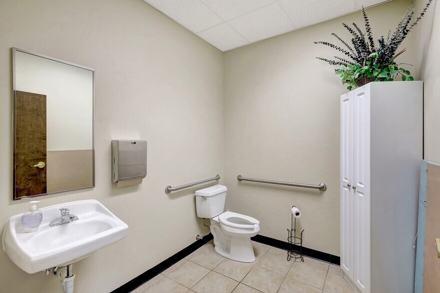 More Photos Of 5620 W Sligh Ave, Tampa Loft Creative Space For Sale