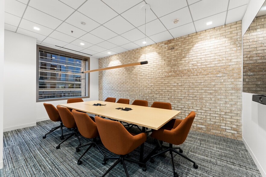More Photos Of 227 W Trade St, Charlotte Office For Lease