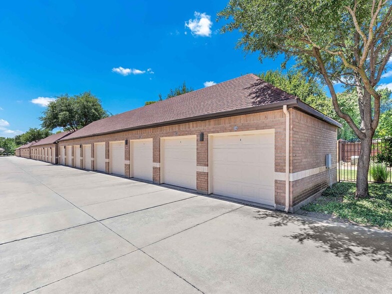 More Photos Of 2000 E Arapaho Rd, Richardson Apartments For Lease