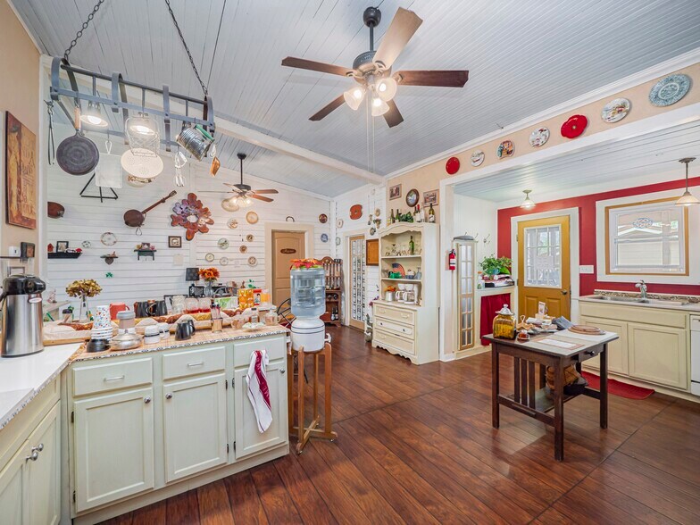 More Photos Of 1307 Wright St, Llano Freestanding For Sale