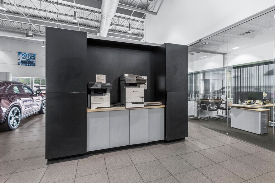 More Photos Of 5385 N I 55 St, Jackson Auto Dealership For Sale