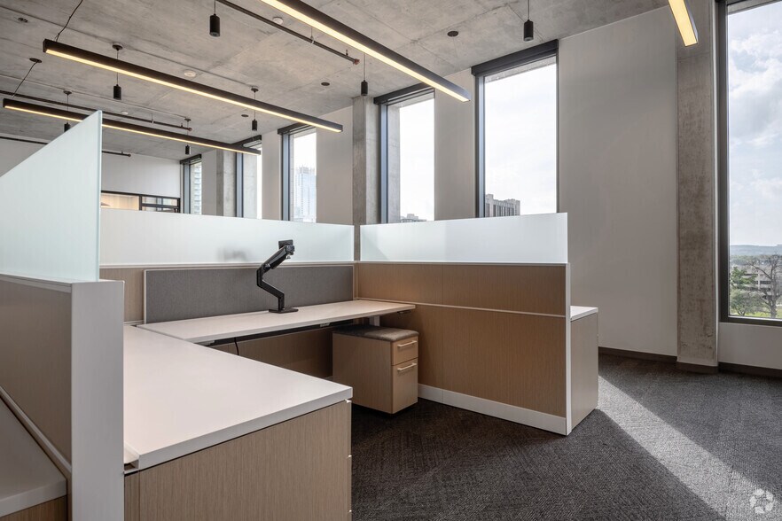 More Photos Of 203 W 10th St, Austin Office For Lease