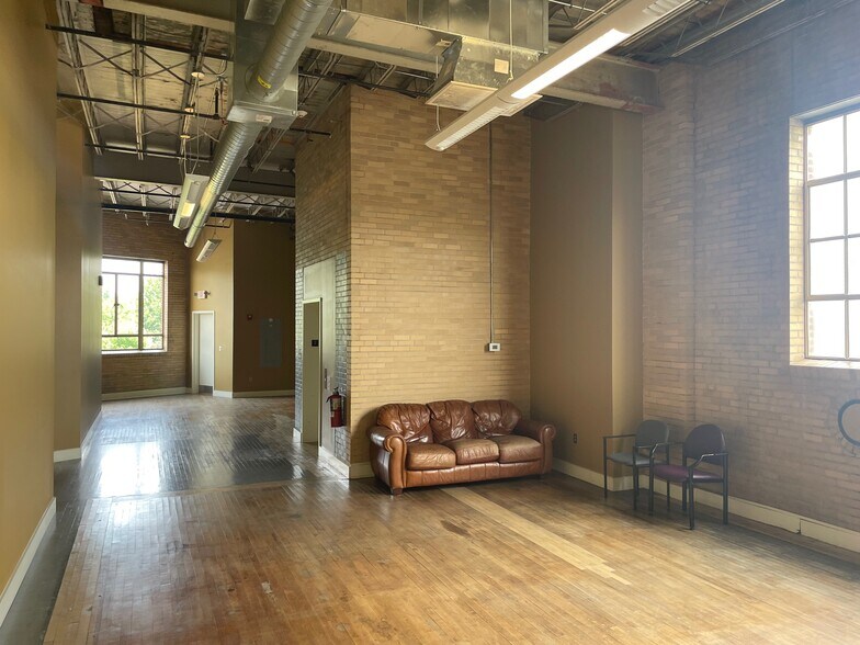 More Photos Of 3121 Broadway St, Paducah Storefront Retail Office For Sale