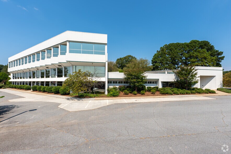 More Photos Of 325 S Fairground St, Marietta Office For Sale