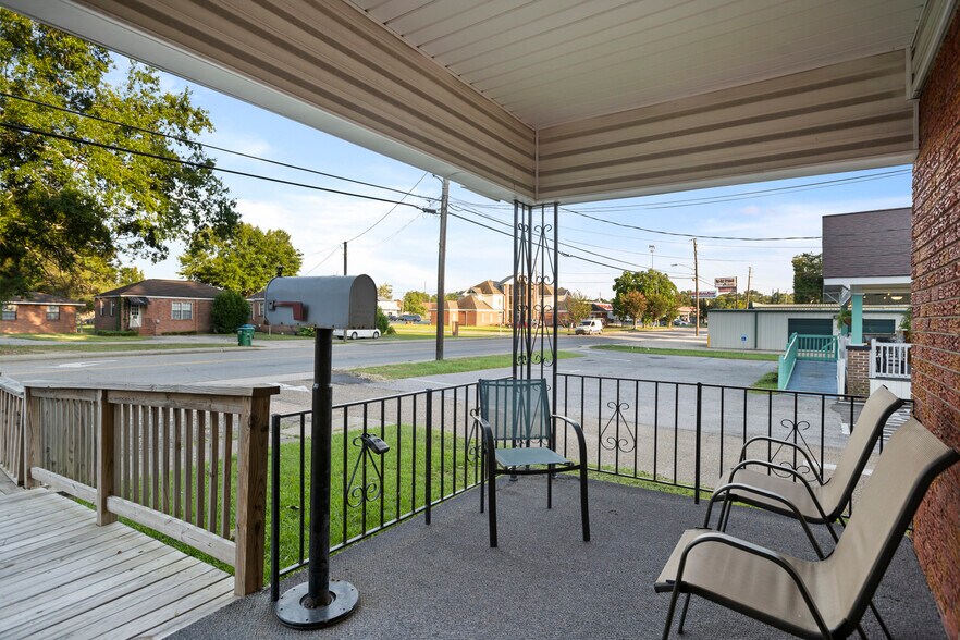 More Photos Of 130 N Main St, Petal Medical For Sale