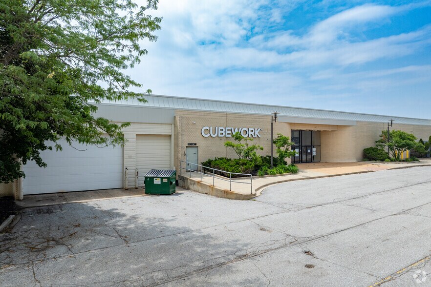 More Photos Of 1995 Southlake Mall, Merrillville Department Store For Sale