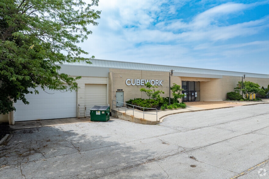 More Photos Of 1995 Southlake Mall, Merrillville Department Store For Sale