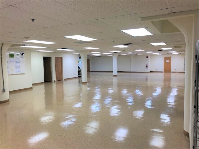 More Photos Of 582 Great Rd, North Smithfield Warehouse For Lease