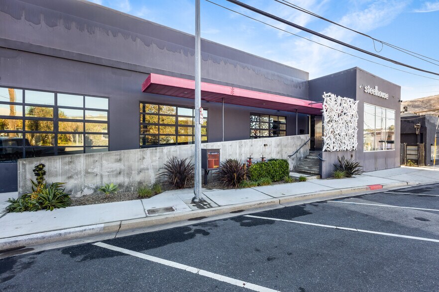 More Photos Of 3644 Eastham Dr, Culver City Loft Creative Space For Lease