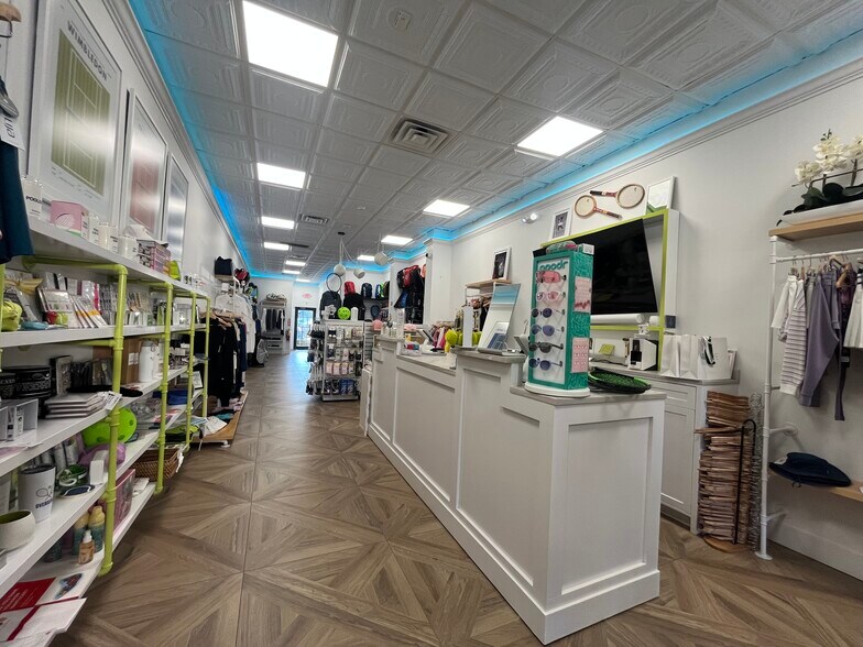 More Photos Of 439 Plandome Rd, Manhasset Storefront For Lease