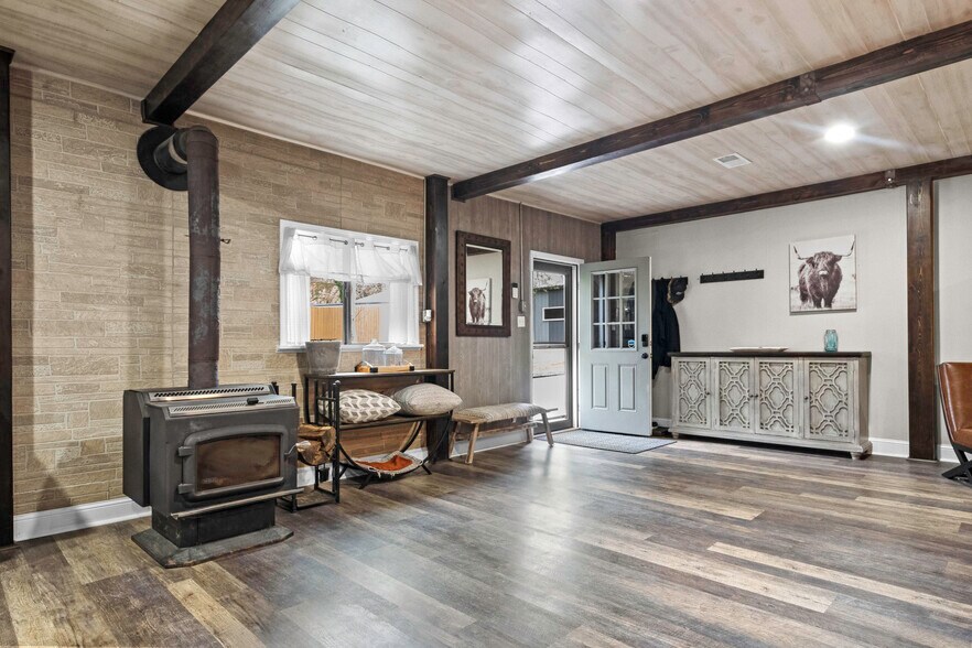 More Photos Of 11155 Hubbard Rd, Kansas City Flex For Sale