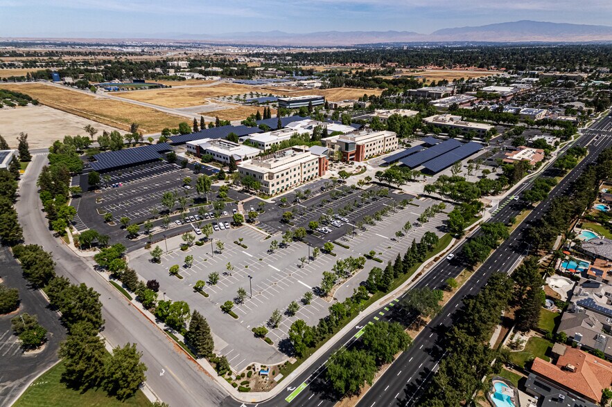 More Photos Of 9600 Ming Ave, Bakersfield Office For Lease