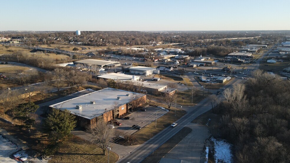 More Photos Of 3801 Delaware Ave, Des Moines Warehouse For Sale