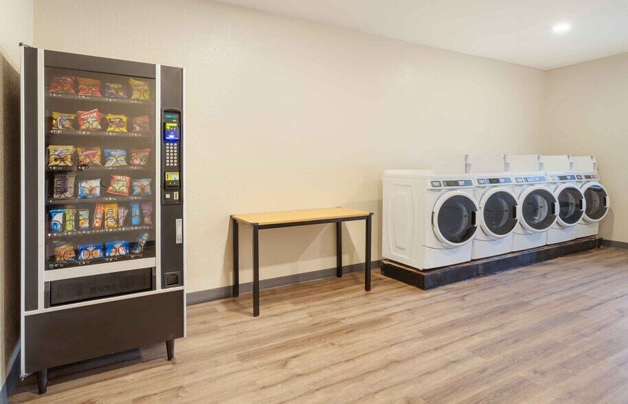 More Photos Of 7212 Eastpoint Blvd, Baytown Hotel For Sale