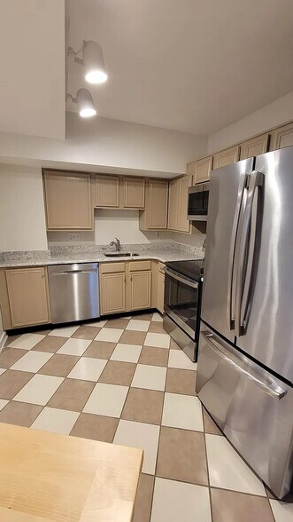 More Photos Of 116-120 Record St, Frederick Office Residential For Lease