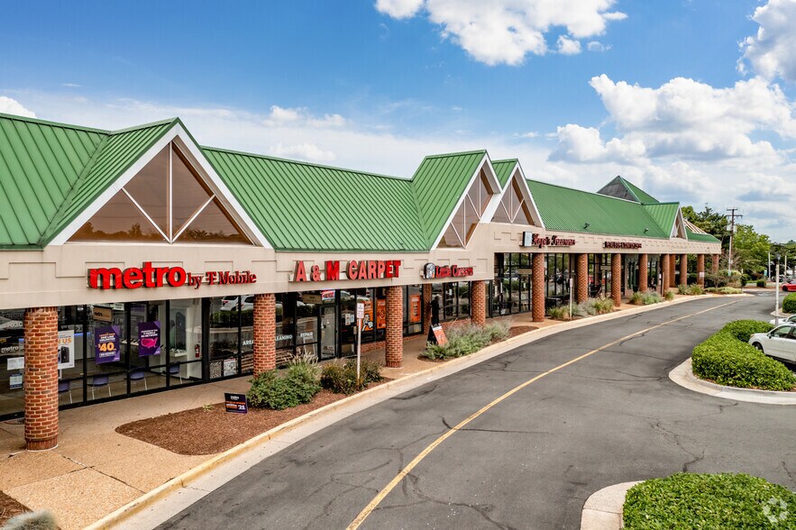 Primary Photo Of 701-707 E Market St, Leesburg Unknown For Lease