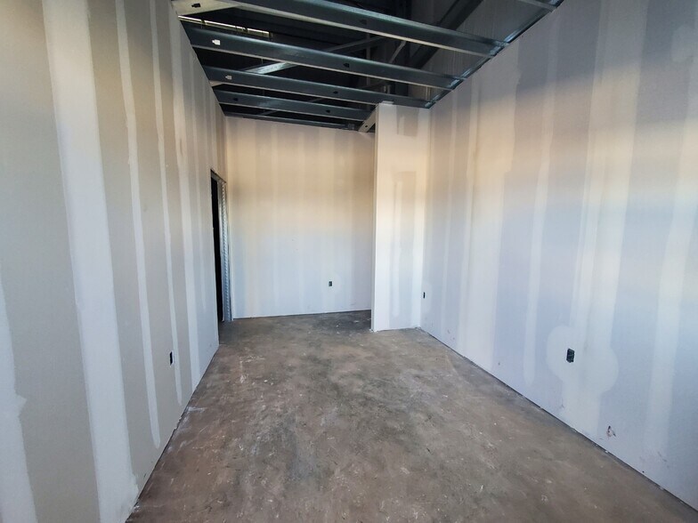 More Photos Of 1722 Cargill, Willis Flex For Sale