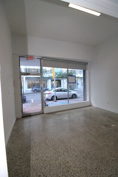 More Photos Of 2029 Tyler St, Hollywood General Retail For Lease
