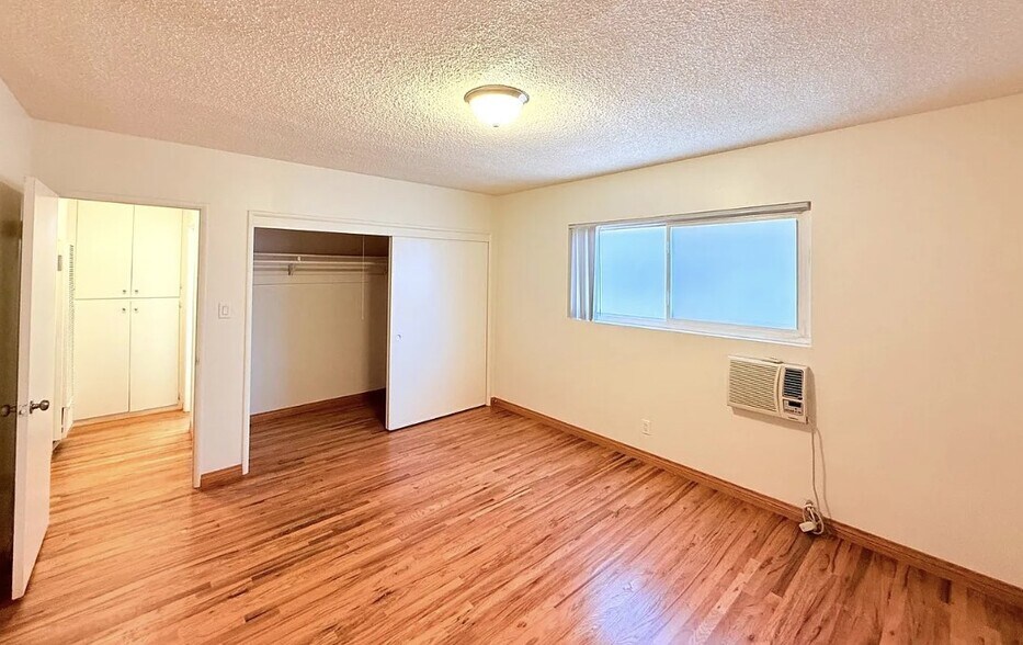 More Photos Of 12325 Riverside Dr, Valley Village Apartments For Sale