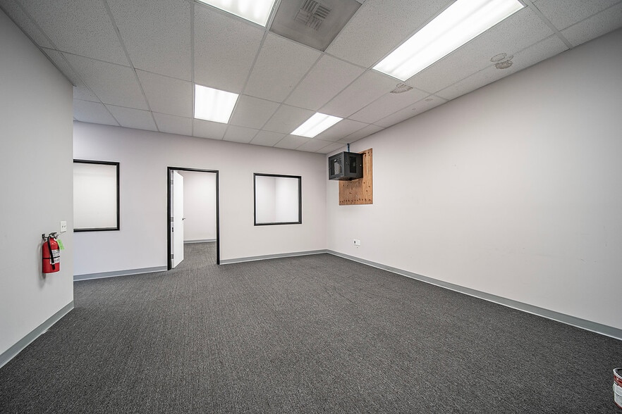 More Photos Of 5301 Whittier Blvd, Los Angeles Office For Lease