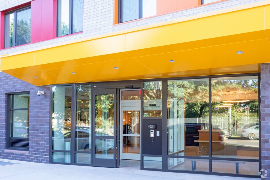 More Photos Of 1675 Westchester Ave, Bronx Medical For Lease