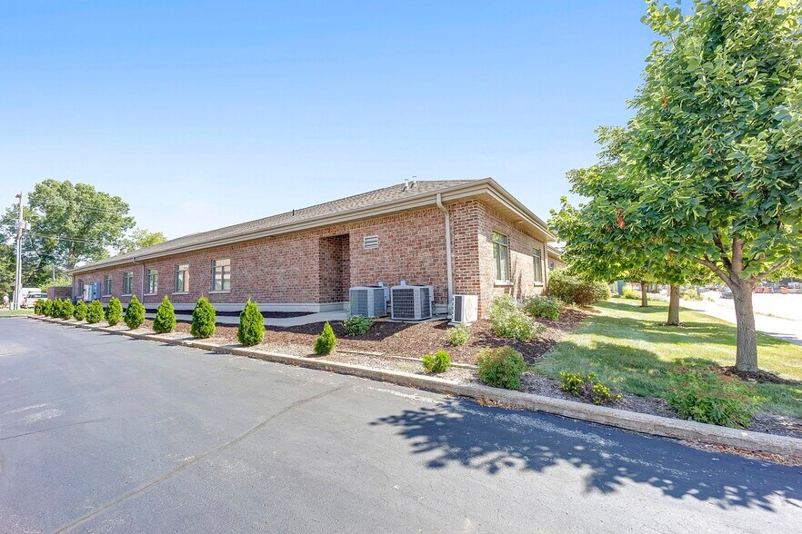 More Photos Of 900 W College Ave, Appleton Office For Lease