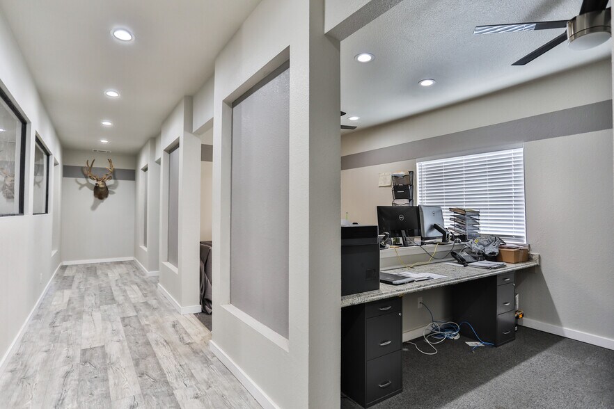 More Photos Of 209 Harding Blvd, Roseville Loft Creative Space For Lease