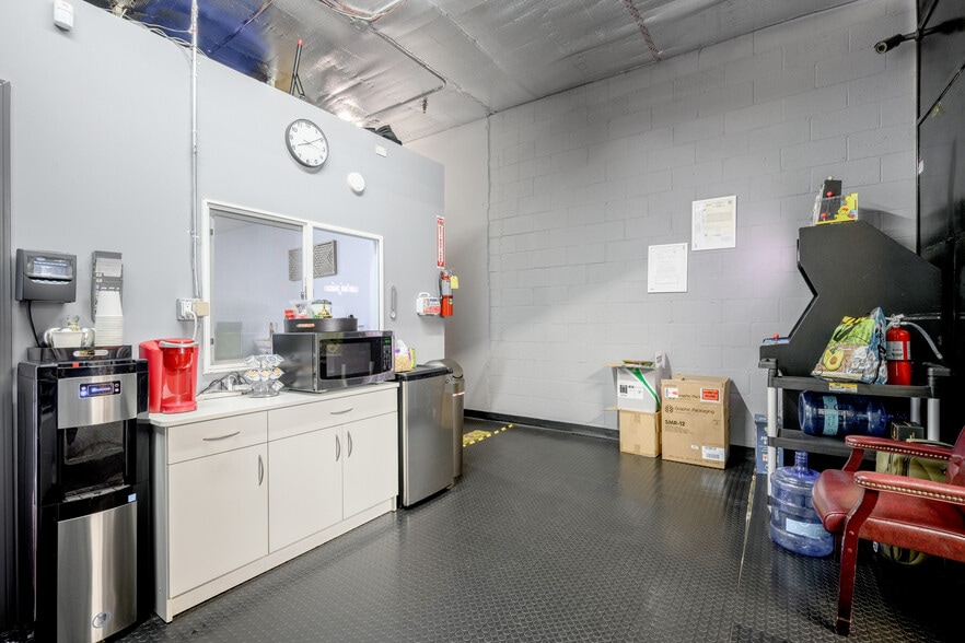 More Photos Of 3210 N San Fernando Blvd, Burbank Warehouse For Sale