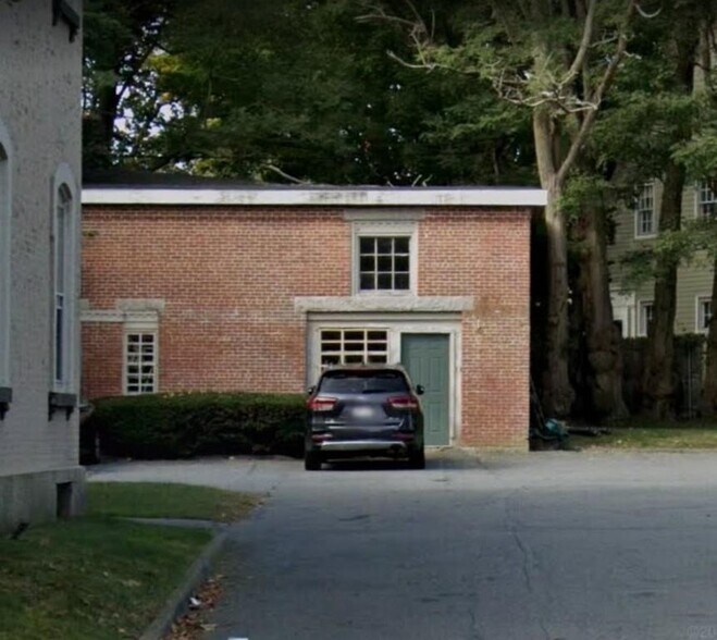 More Photos Of 401 County St, New Bedford Office For Lease