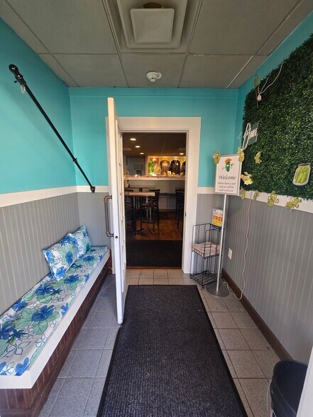 More Photos Of 48 School St, Lincoln Restaurant For Sale