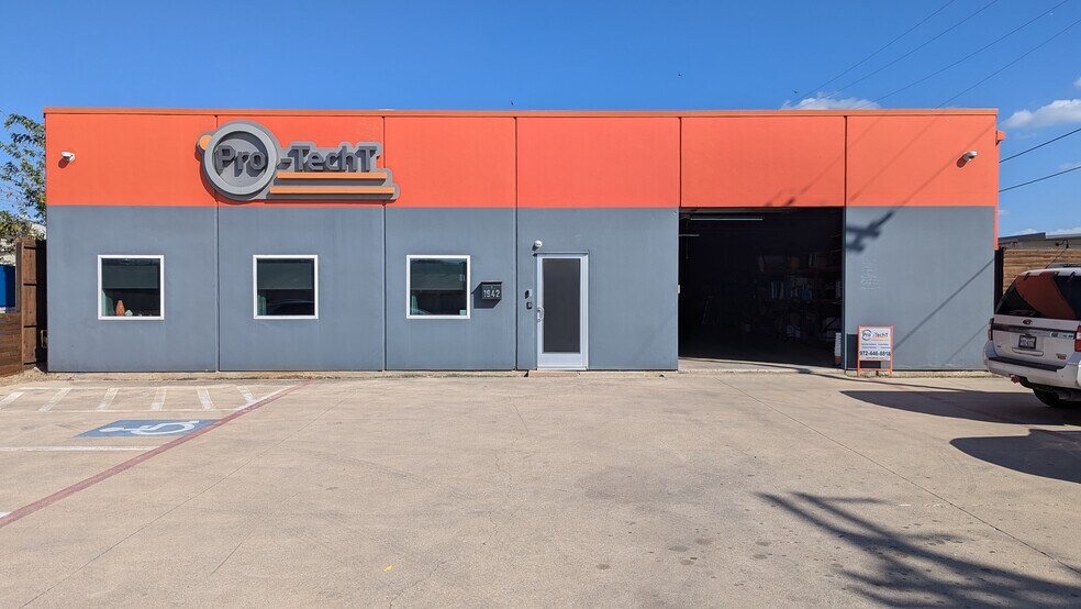 More Photos Of 1942 N Interstate 35E, Carrollton Warehouse For Lease